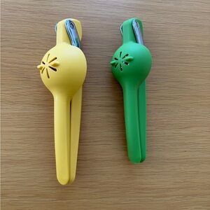 Set of 2 Chef'n Fresh Force Citrus Juicers - Lemon and Lime